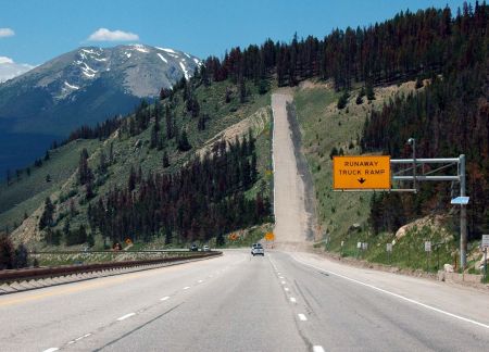 Runaway truck ramp что это