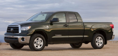With the tow package (standard equipment on most configurations), the Tundra can tow 10,100 to 10,800 lbs.