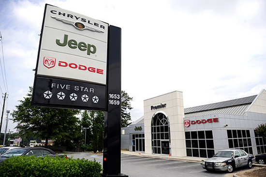 Chrysler Ends Dealership Program