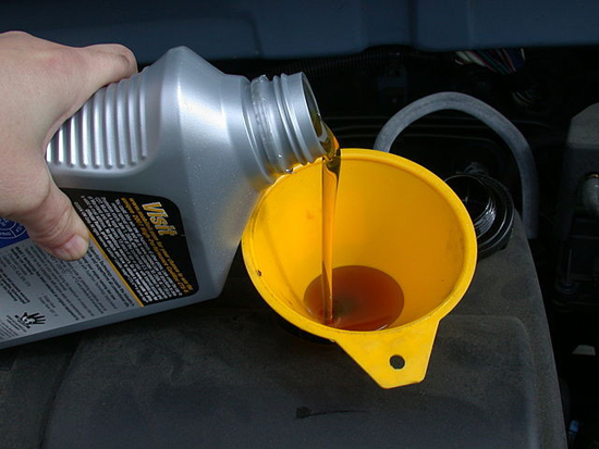 2013 prius oil weight