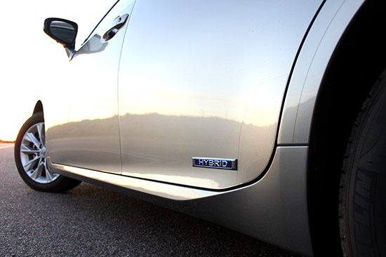2015 Lexus ES 300h - Defies Hybrid Expectations
