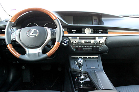 2015 Lexus ES 300h - Defies Hybrid Expectations