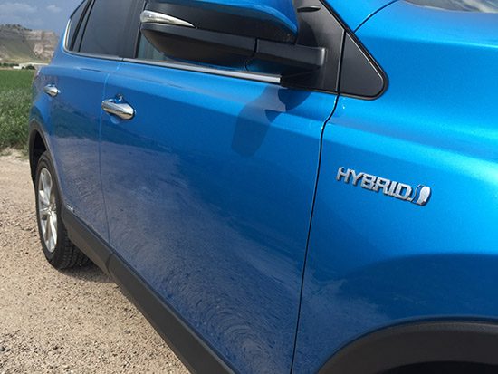 Revew: 2016 Toyota RAV4 Limited Hybrid Surprises With Great Fuel Economy, Good Driving Dynamics